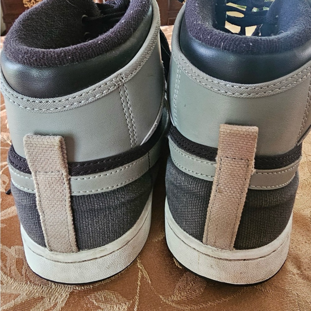 Nike Men’s Size 12 Preowned “Ajko” High-Top Sneakers in Black and Gray - Picture 5 of 6